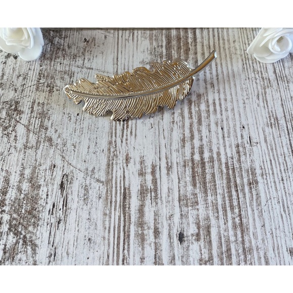Brandy Melville Accessories - Brand new Brandy Melville hair clip